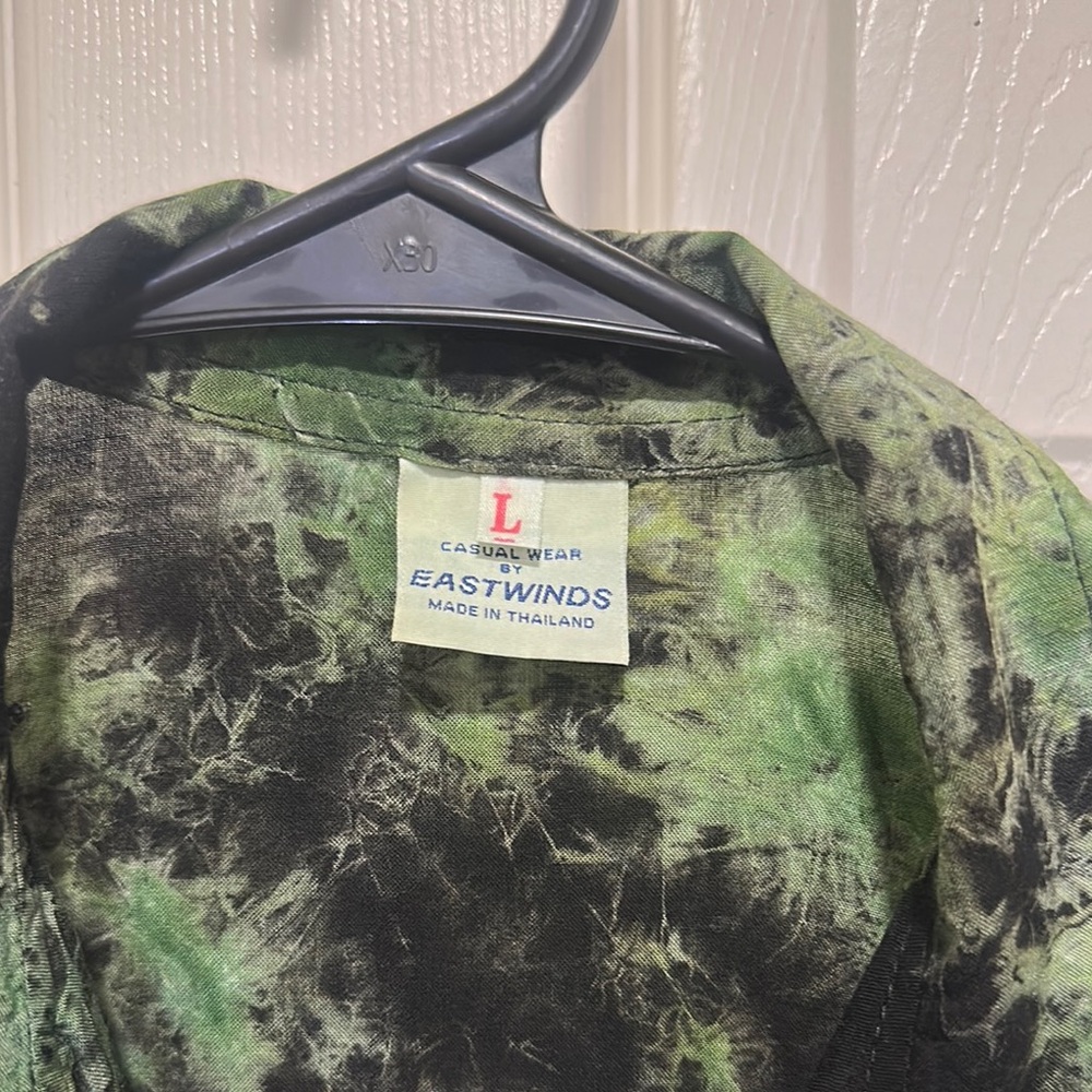 Green and Black Casual Button Down Shirt with Abstract Pattern - Picture 4 of 6